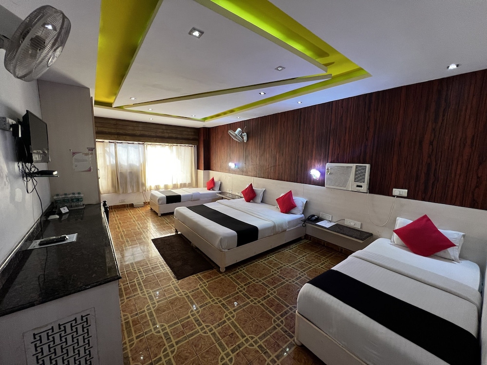 Family Room - Photo 2