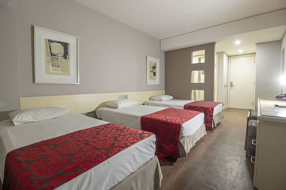 Deluxe Triple Room, 3 Twin Beds - Photo 6