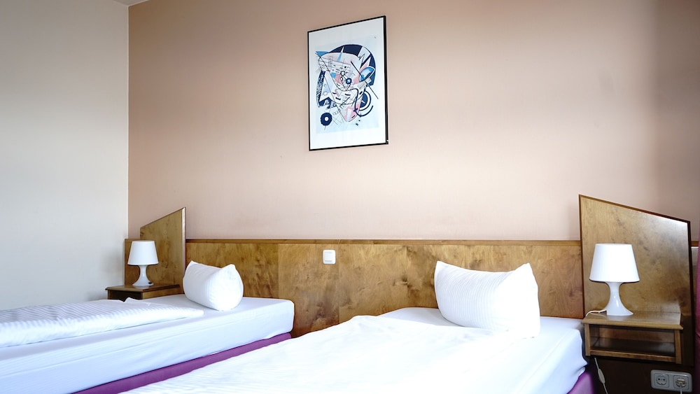 Standard Twin Room - Photo 5