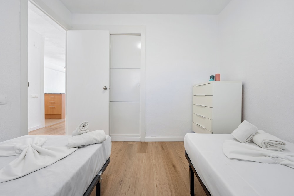 Basic Apartment, 3 Bedrooms, Sea View (6 pax) photo 2