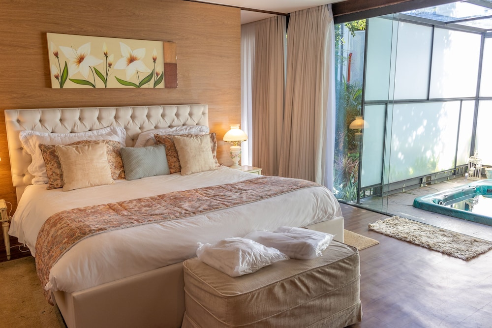Luxury Suite photo 2