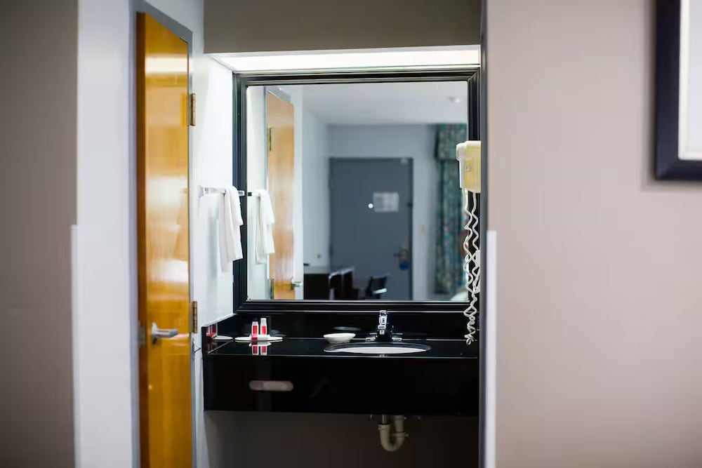 Room, 2 Queen Beds - Photo 5