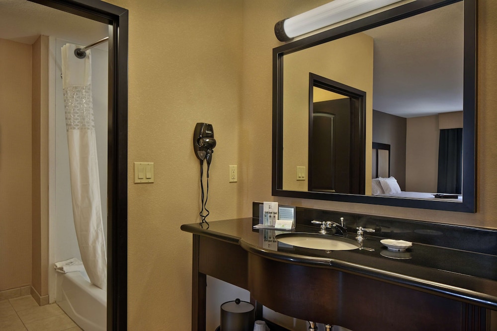 Suite, Two Queen Beds, Non-Smoking - Photo 3