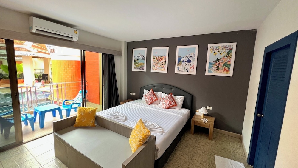 Double Room, 1 King Bed, Pool Access, Pool View