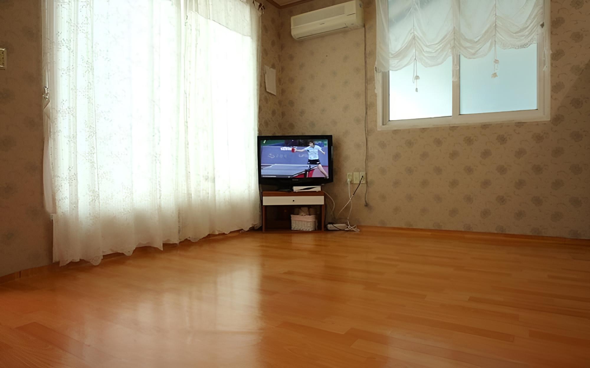 Room (Jeong's House) - Photo 1