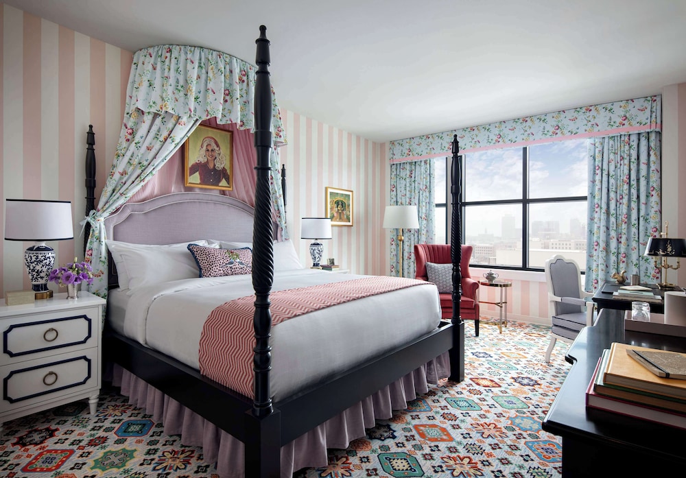 Suite, 1 King Bed, Accessible (Hearing) - Photo 2