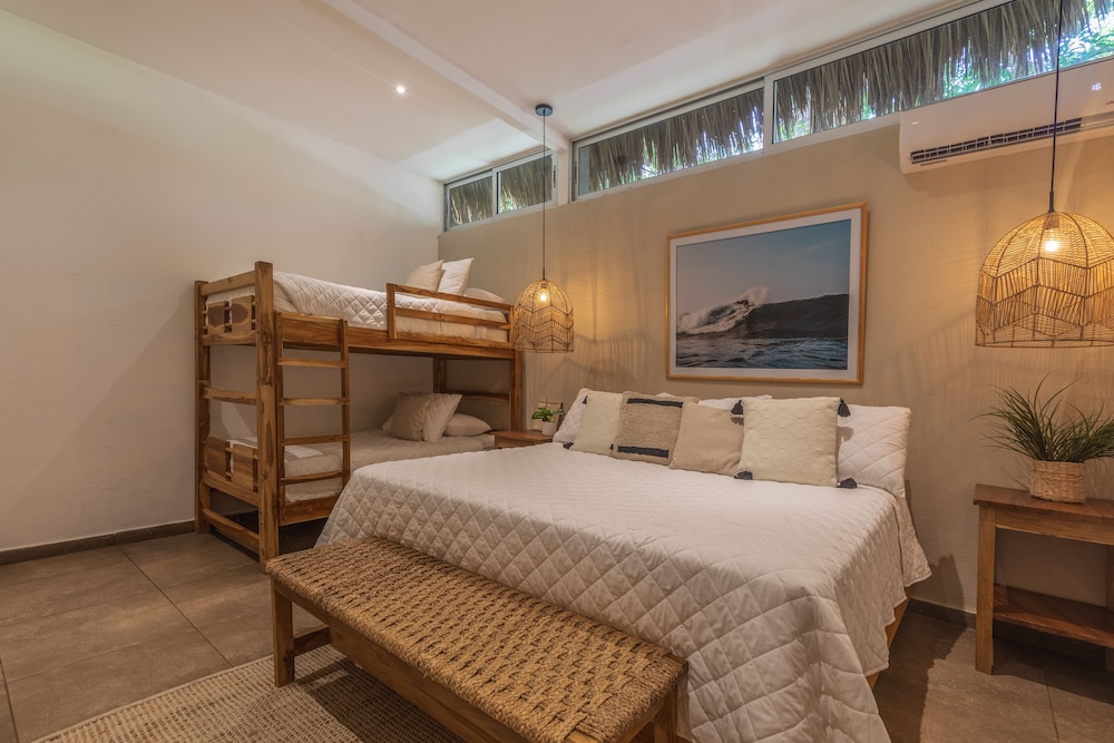 Superior Room, 1 King Bed, 1 Bunk with HOT WATER photo 2