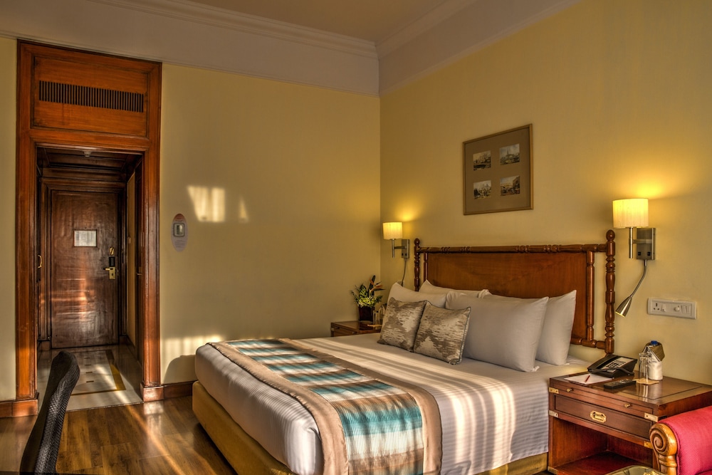 Executive Suite, 1 King Bed (with separate living room) - Photo 9