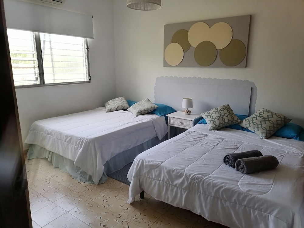 Basic Quadruple Room, 1 Bedroom, Shared Bathroom (Caracol) photo 1