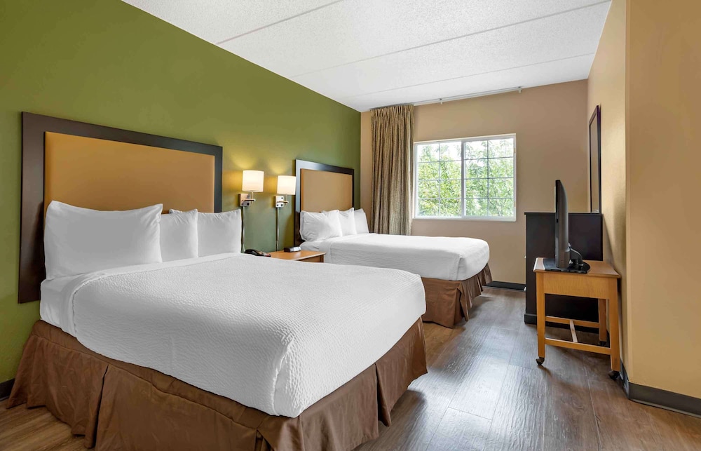 Deluxe Studio, Multiple Beds