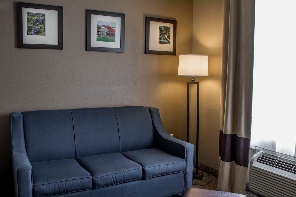 Suite, Multiple Beds, Non Smoking - Photo 4
