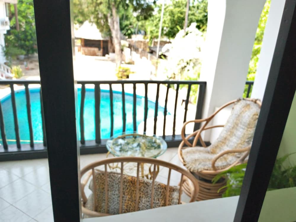 Standard Pool View Room