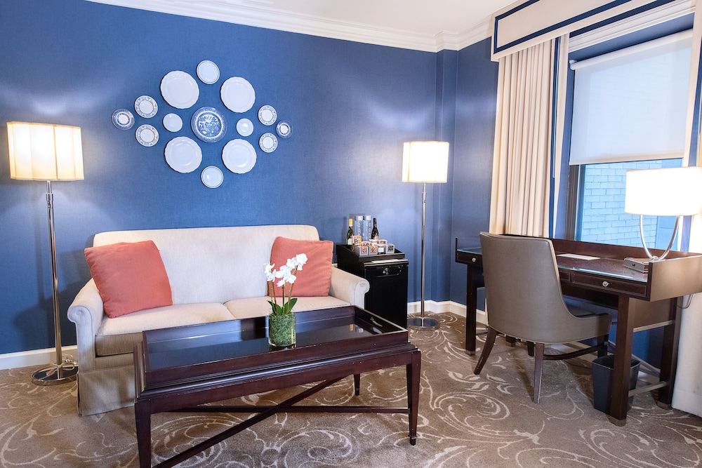 Diplomat Suite - Photo 6