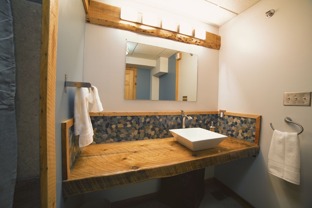 Deluxe Double Room, 2 Queen Beds, Accessible, Private Bathroom (Pet Friendly) photo 2