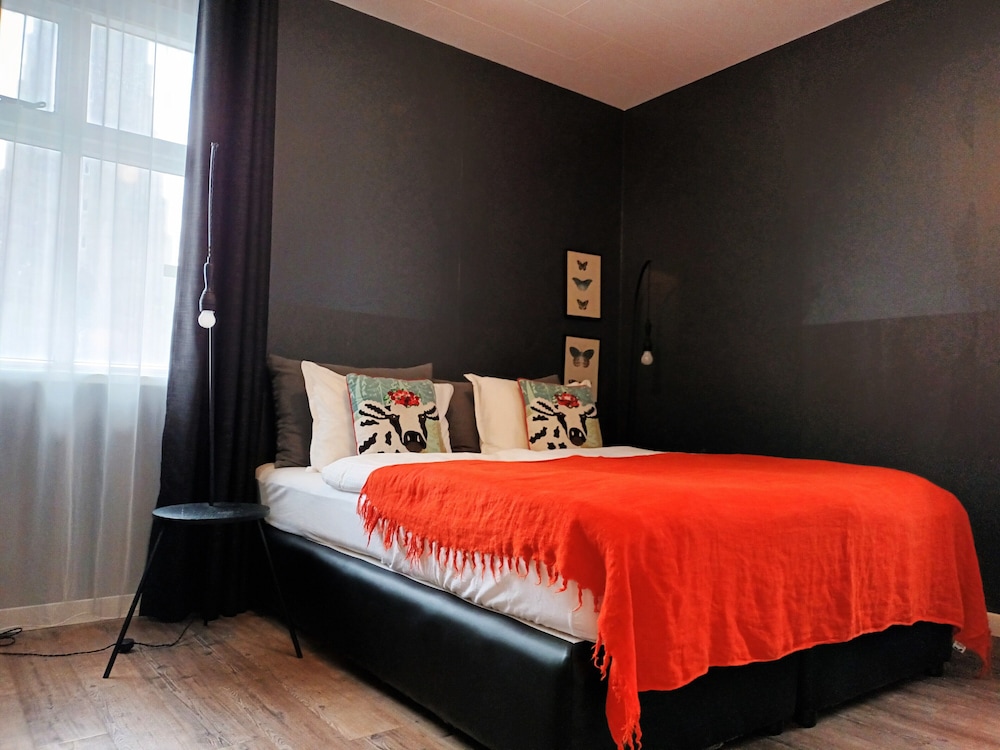 Panoramic room with church view - Photo 9