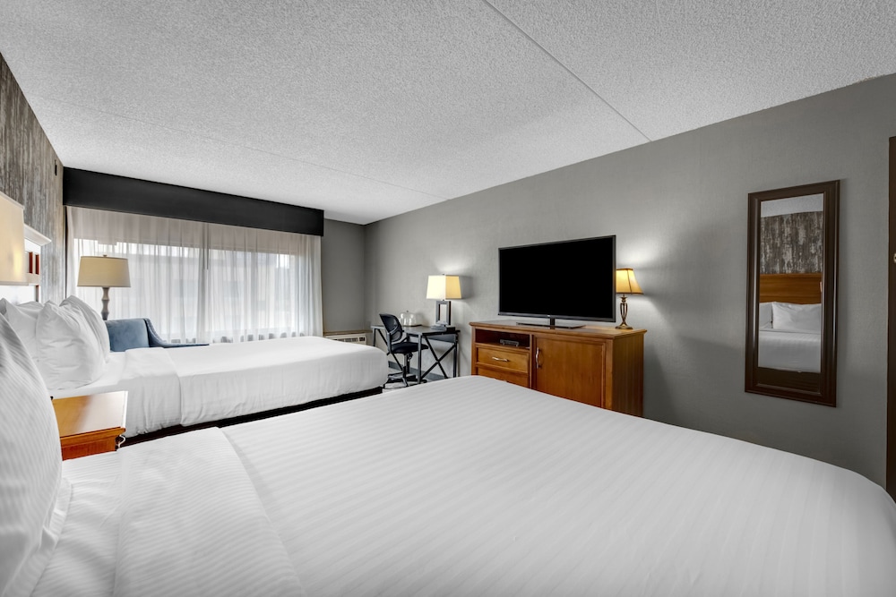 Room, 2 Queen Beds, Mountain View (No Pets) - Photo 1