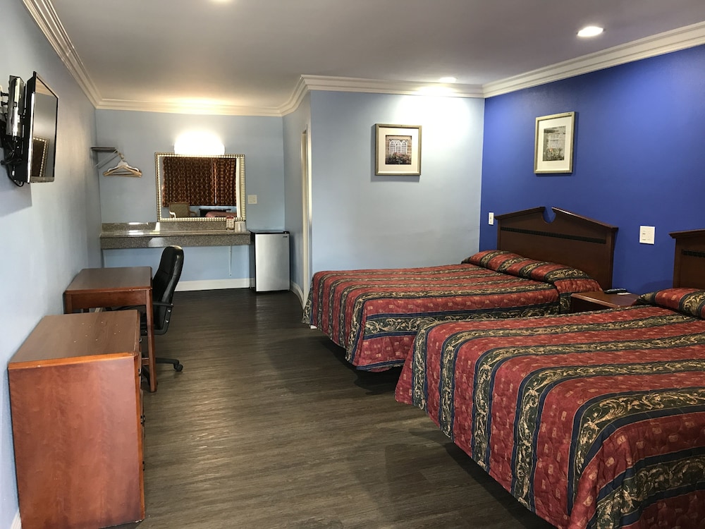 Standard Single Room, 2 Queen Beds, Courtyard View photo 3