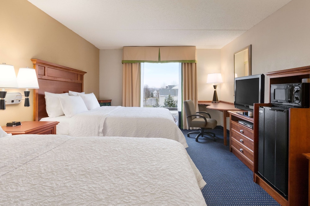 Room, 2 Queen Beds, Accessible, Non Smoking (Mobility, Hearing, Roll-In Shower) - Photo 3