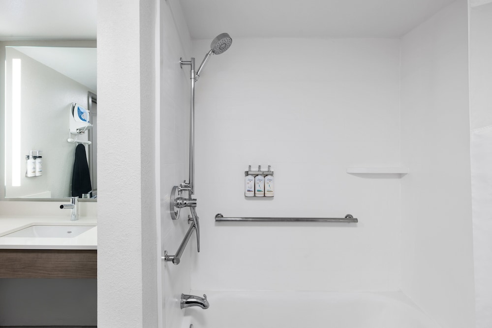 Standard Room, 1 King Bed, Accessible (Communications ,Access Tub)