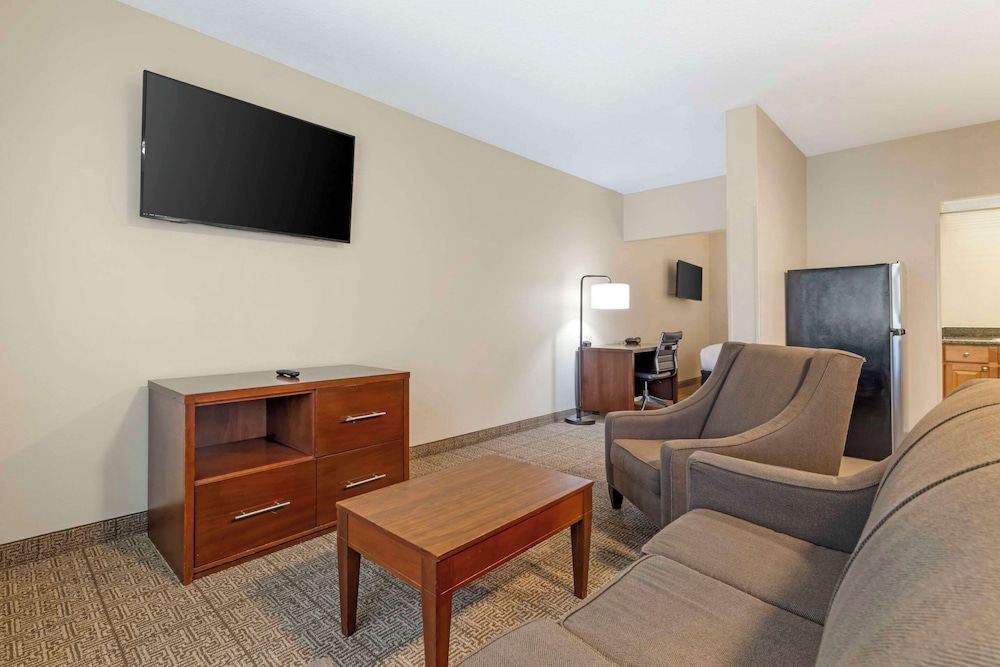 Suite, Multiple Beds, Non Smoking photo 2