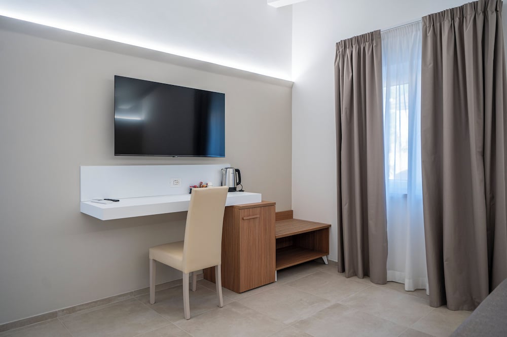 Standard Double or Twin Room photo 3