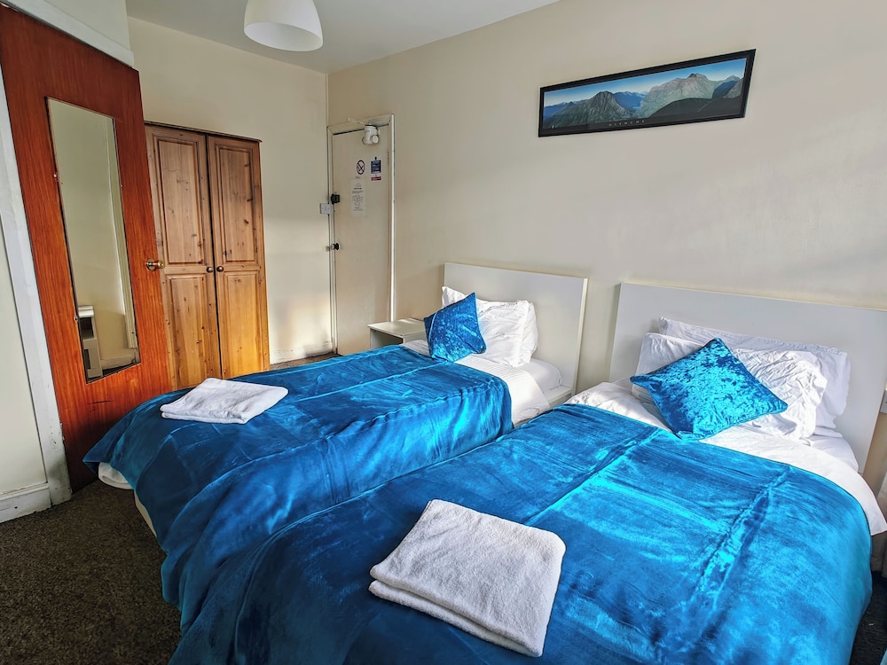 Standard Twin Room, 2 Twin Beds, Non Smoking, Ensuite - Photo 5