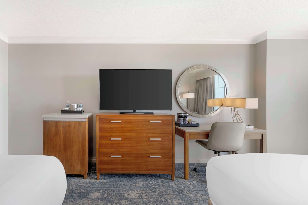 Room, 2 Double Beds, Partial Ocean View (High Floor) - Photo 1