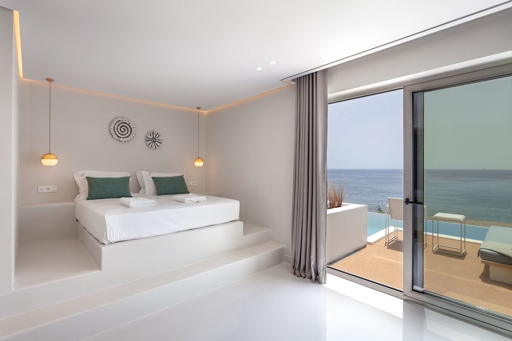 Superior Quadruple Room, Sea View (Direct Pool Access)