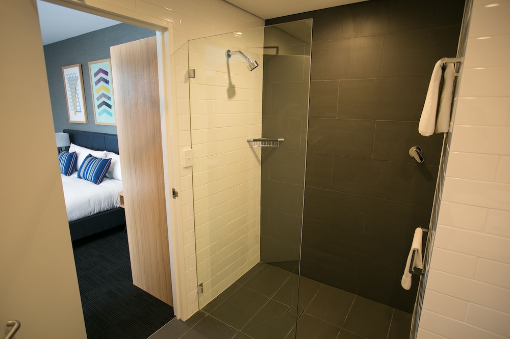 Executive King Suite - Photo 6