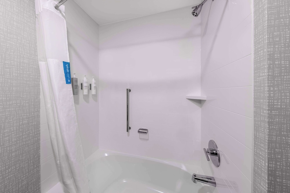 Standard Room, 2 Queen Beds, Refrigerator - Photo 5