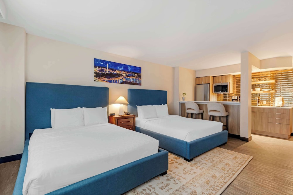 Standard Room, 2 Queen Beds, Non Smoking - Photo 1