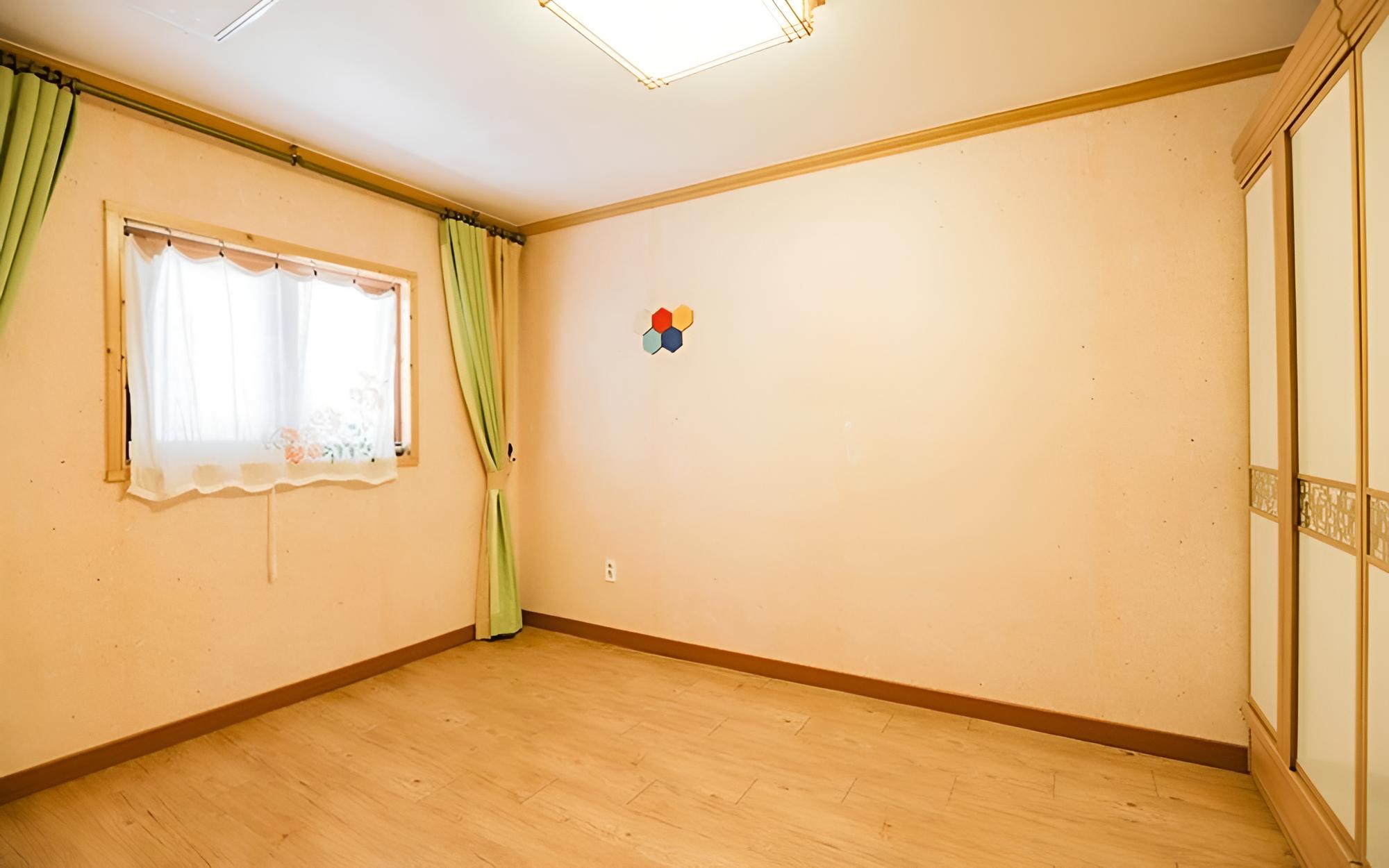 Room (Living room) photo 2
