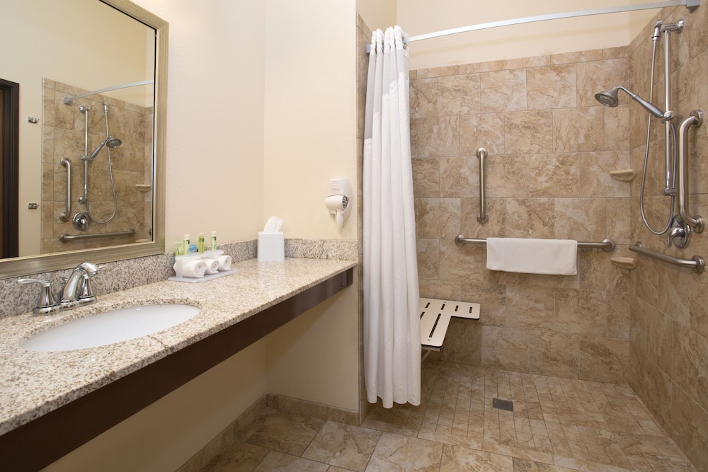Room, 2 Queen Beds, Accessible (Communication, Mobil Roll-In Shower) photo 3
