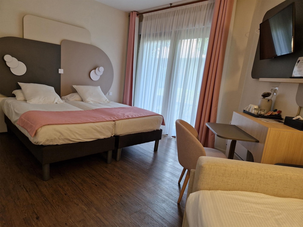 Family Room, 1 Queen Bed, Accessible, Terrace (with Sofabed) - Photo 8