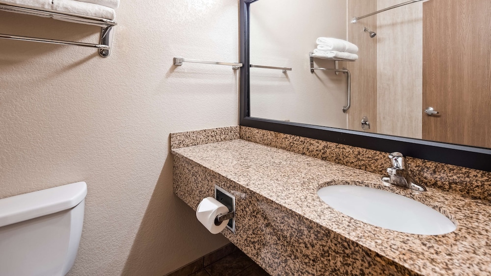 Standard Room, 1 Queen Bed, Non Smoking, Jetted Tub (No Pets In Room Type) photo 2