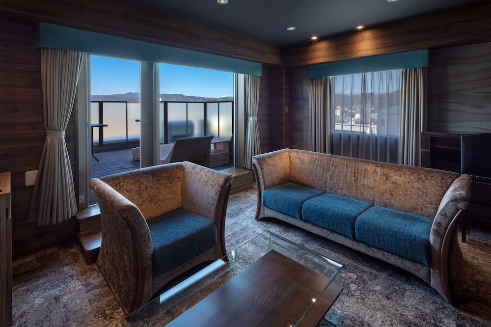 Luxury Suite photo 1
