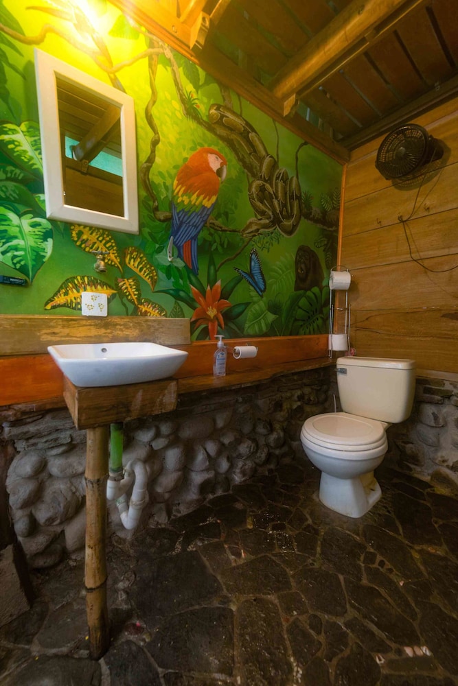 Traditional Cottage, Shared Bathroom photo 3