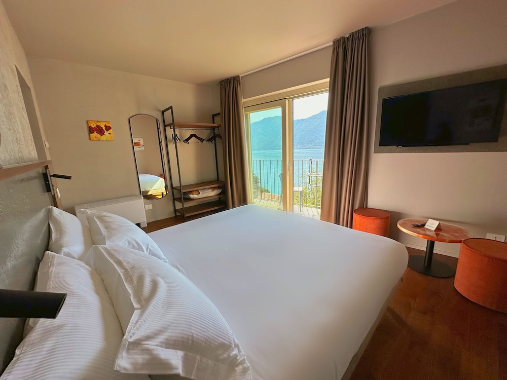 Superior Suite, Balcony, Lake View photo 2