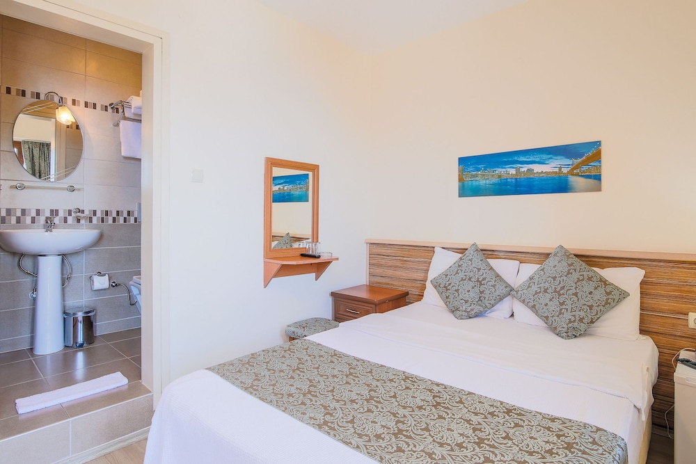 Double or Twin Room, Non Smoking, Sea View photo 3