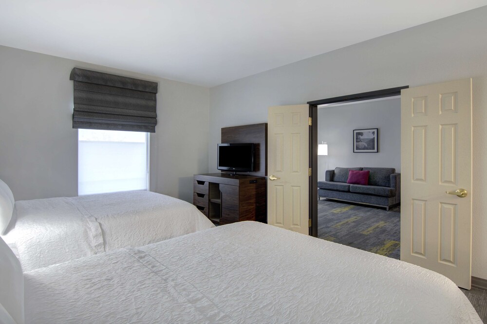 Suite, 2 Queen Beds, Non Smoking - Photo 2