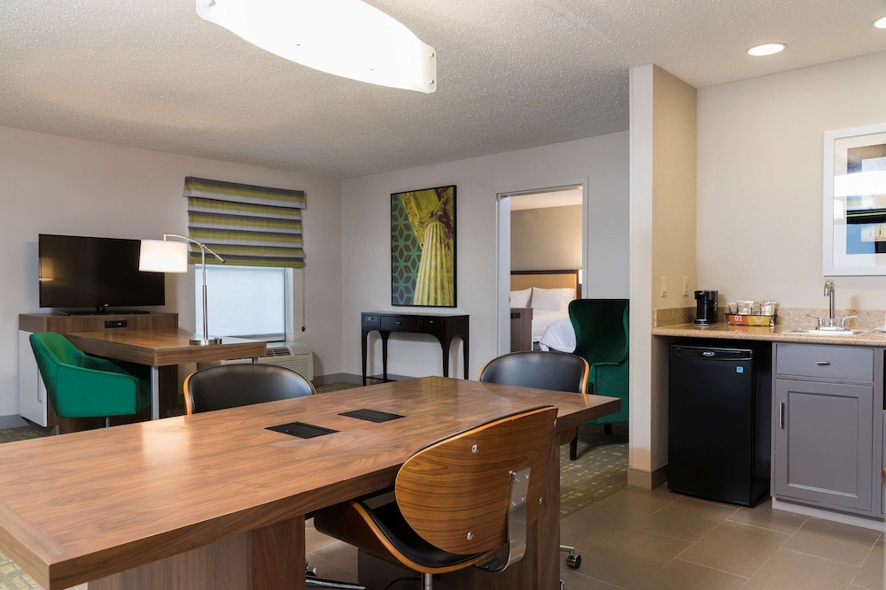 Suite, 2 Queen Beds, Refrigerator & Microwave (Wet bar)