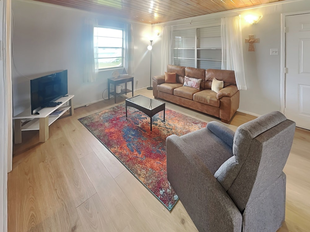 House (2 Bedrooms)