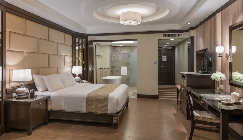 Suite, 1 King Bed ( Breakfast For 2 Only) - Photo 2