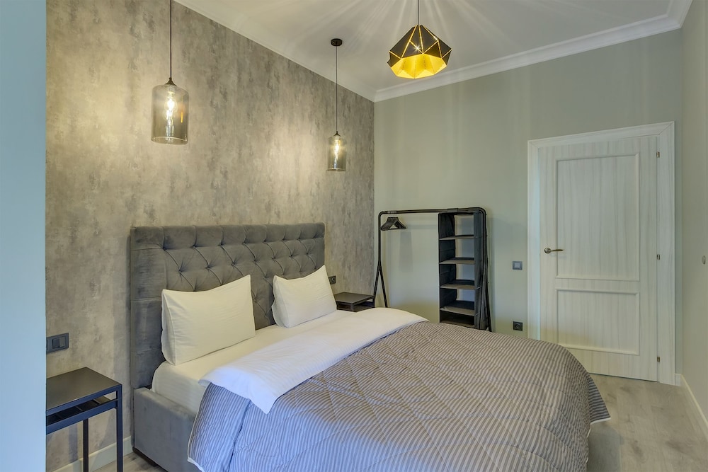 Grand Apartment, 1 Queen Bed with Sofa bed, Ground Floor photo 3