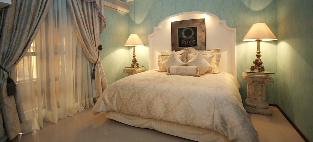 Deluxe Suite, 1 King Bed - Photo 3