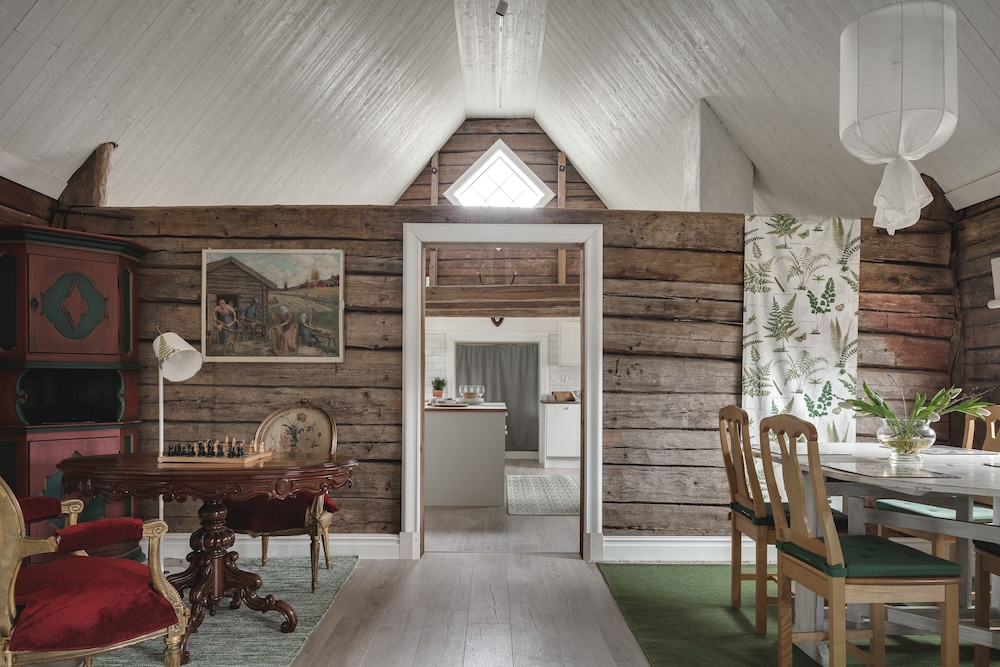 Superior House photo 1