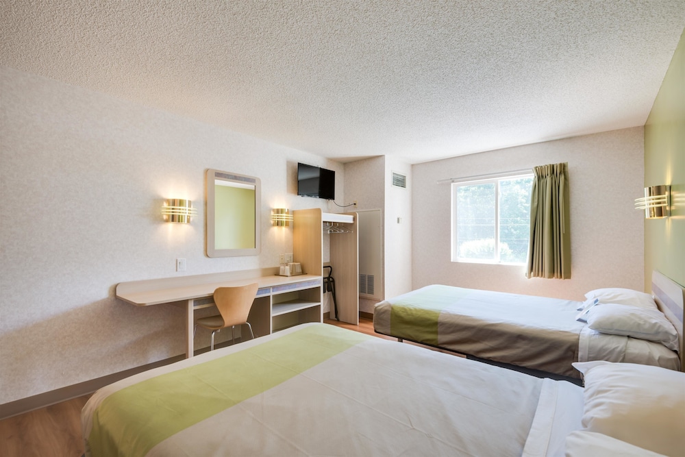 Standard Room, 2 Double Beds, Non Smoking - Photo 4