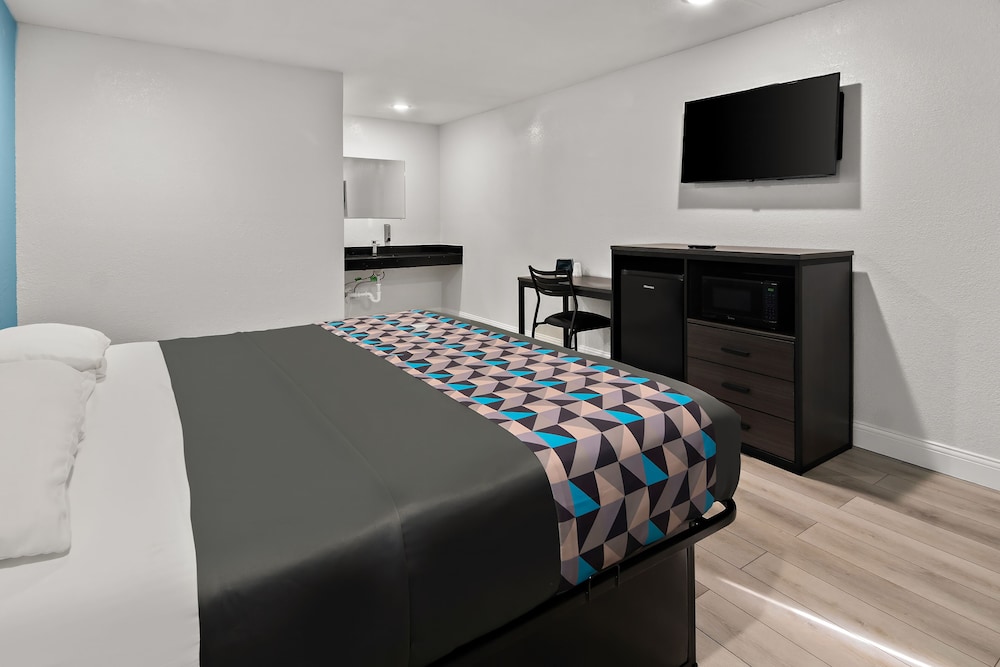 Room, 1 King Bed, Accessible, Non Smoking photo 2