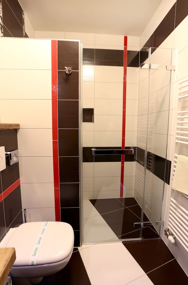 Room, 1 Bedroom, Ensuite, Slope side photo 2