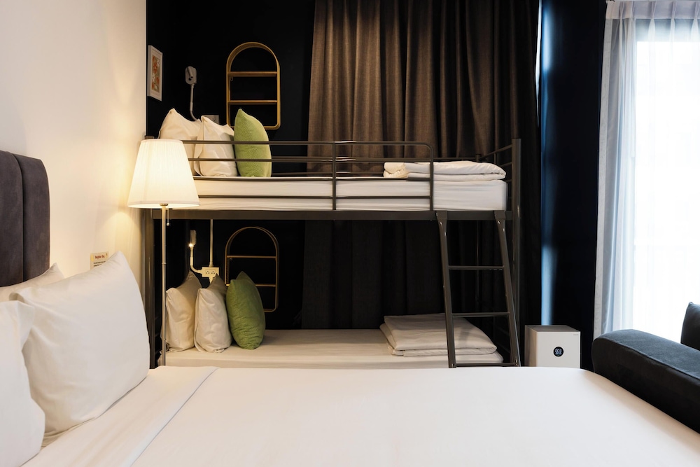 Family Room - Photo 18
